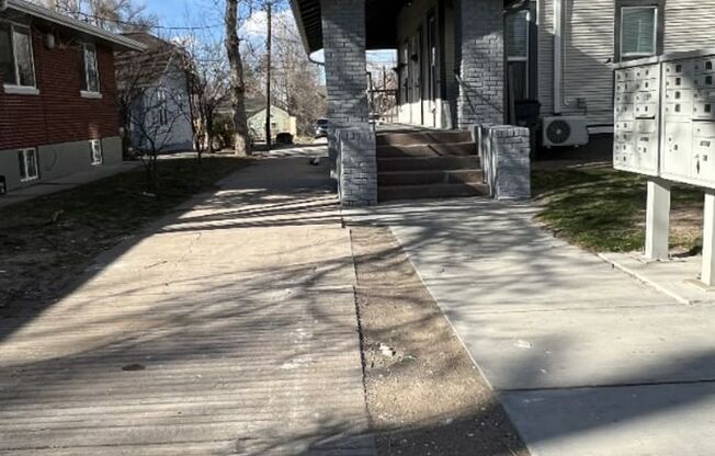 3 beds, 1 bath, 650 sqft, $1,445, Unit 1213 - 09