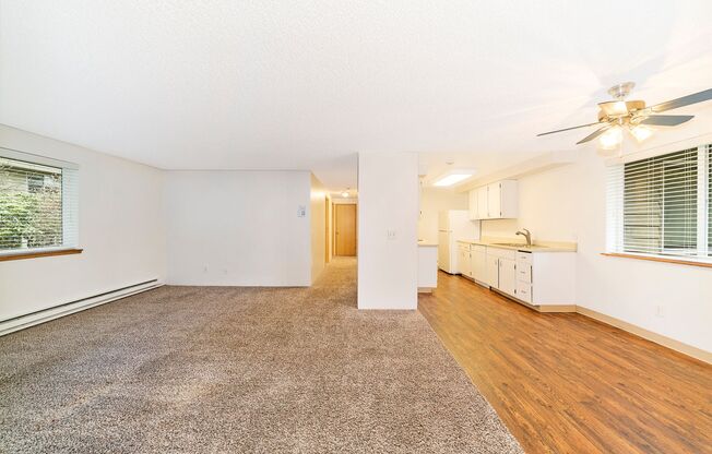 3 beds, 1 bath, 1,000 sqft, $1,995, Unit J-106