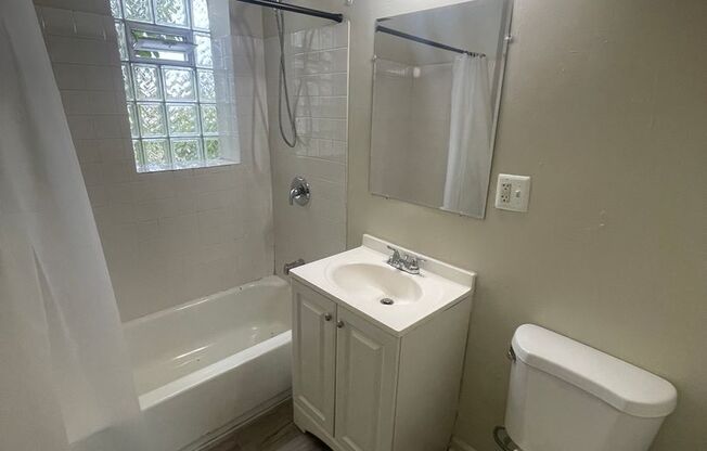 2 beds, 1 bath, $1,600, Unit 1650 # 3R