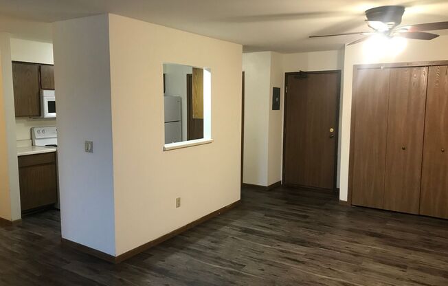 3 beds, 1 bath, 1,040 sqft, $1,695, Unit 3172-301
