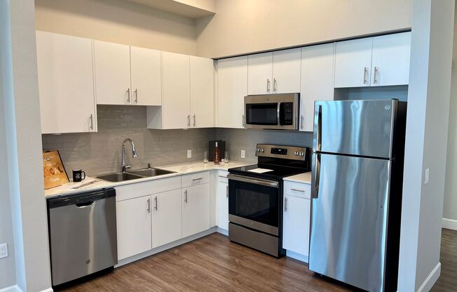 2 beds, 1 bath, 644 sqft, $2,450, Unit 434-434