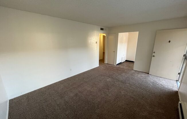 2 beds, 1 bath, 900 sqft, $1,075, Unit 12