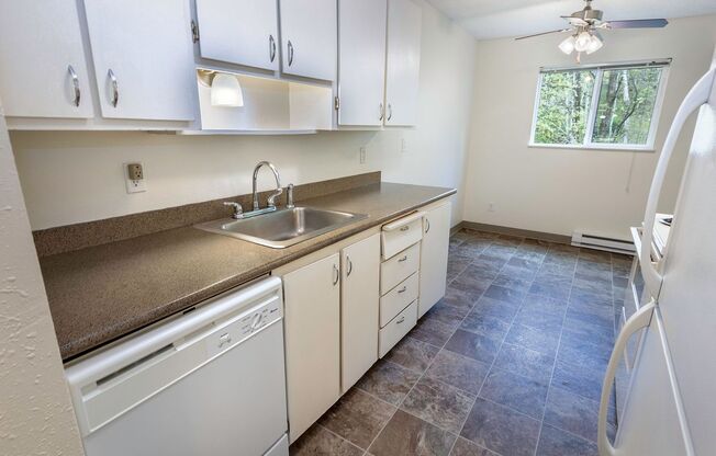 2 beds, 1 bath, 880 sqft, $1,425, Unit 21