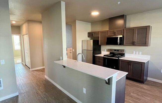 2 beds, 2 baths, 963 sqft, $1,995, Unit 204