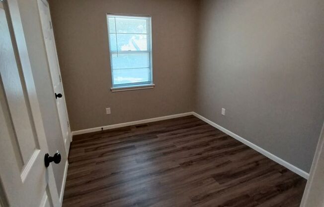 2 beds, 1 bath, 1,300 sqft, $1,679, Unit 7006 N Chas