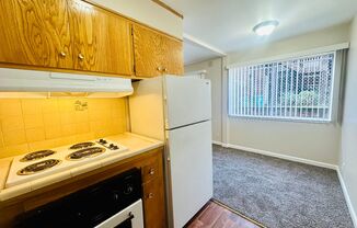 Studio, 1 bath, 325 sqft, $1,450, Unit 06