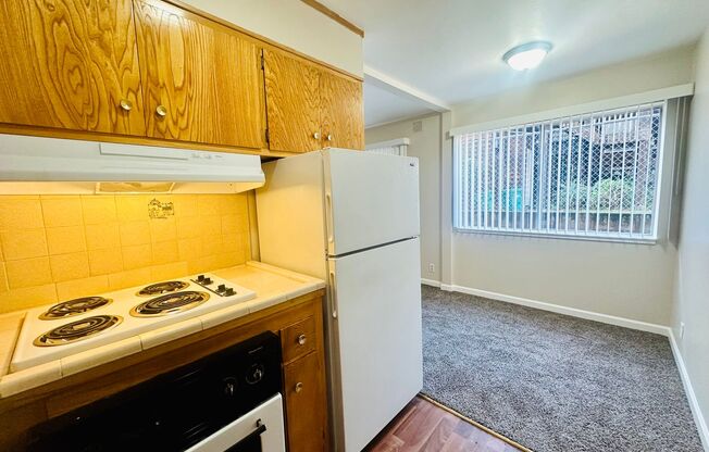 Studio, 1 bath, 325 sqft, $1,450, Unit 06