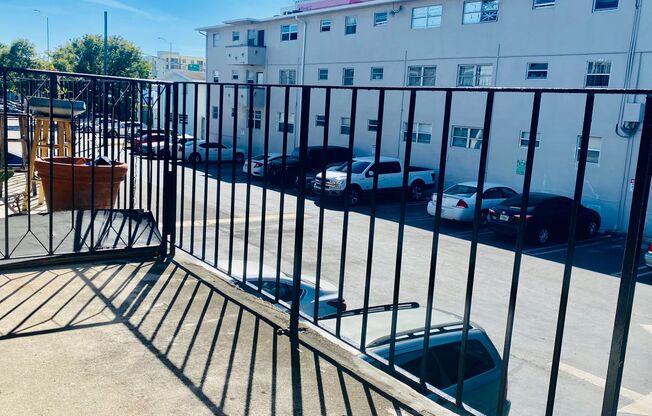 1 bed, 1 bath, 650 sqft, $1,900, Unit 1600-203
