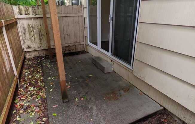 2 beds, 2 baths, 900 sqft, $1,575, Unit #01