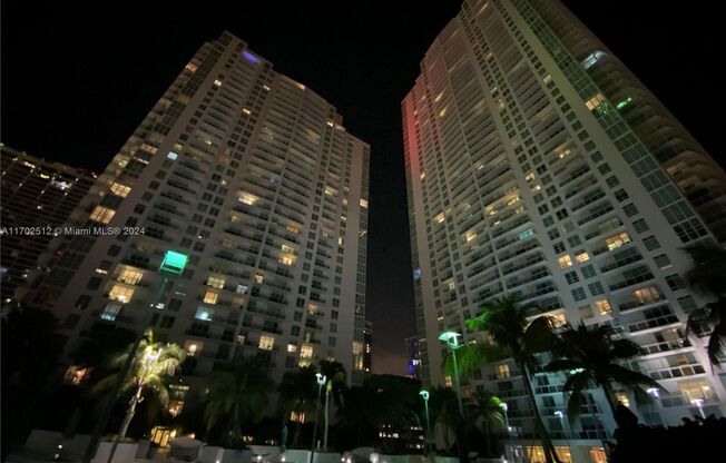 2 beds, 2 baths, 986 sqft, $4,500, Unit 950 Brickell Bay Dr # 32-07 (A11702512)