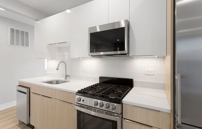 2 beds, 2 baths, 646 sqft, $2,200, Unit 1550-1C