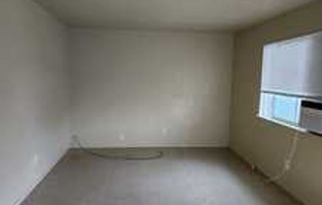 Leon Avenue - Nice Wood Cabinets