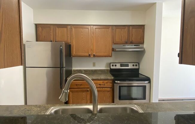 2 beds, 2 baths, 950 sqft, $1,750, Unit 7657CA