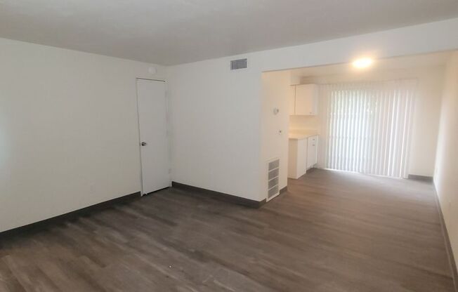 2 beds, 1 bath, 886 sqft, $1,200, Unit 2115 E. Barnett Rd. Unit D