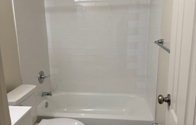 1 bed, 1 bath, 715 sqft, $1,600, Unit 00 - K- 2