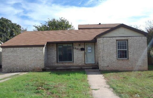 Spacious 4 bedroom 3 bathroom home in Sweetwater!