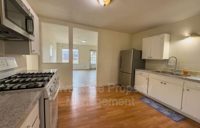 319 15 AVE SE