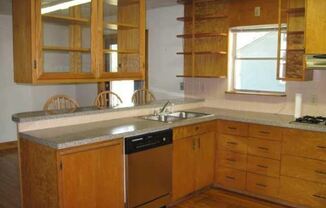 5301 Cloverdale Lane - -