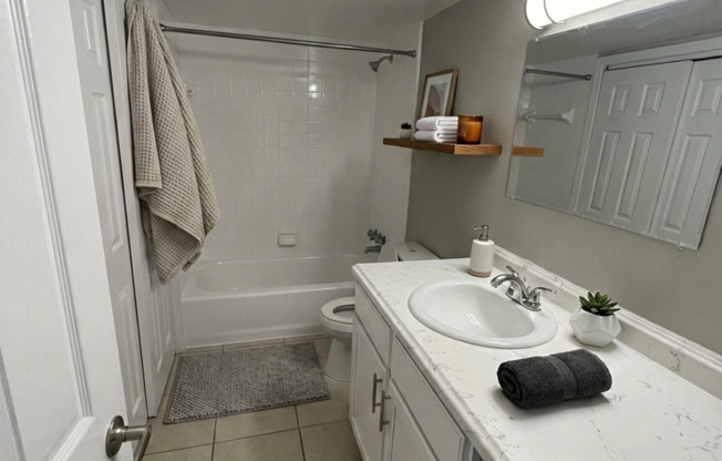 2 beds, 1 bath, 920 sqft, $1,150, Unit H16