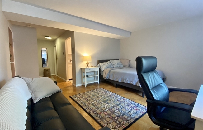 Studio, 1 bath, 390 sqft, $2,100, Unit 45
