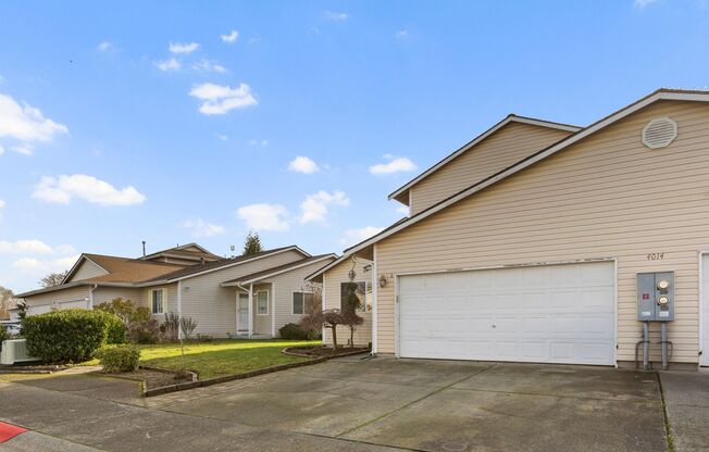 Charming 4-Bedroom Townhouse with Bonus Space and Year-Round Outdoor Living