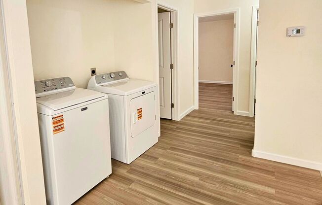 Dedicated to ACTIVE MILITARY OR VETERAN FAMILIES - 3BR/2BA Townhome in NLV!