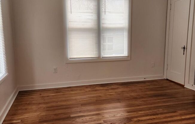 1 bed, 1 bath, 540 sqft, $700, Unit 617 NW 25th St Apt A Downstairs