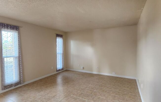 Newly renovated Charming duplex  2bed/ 2 bath!