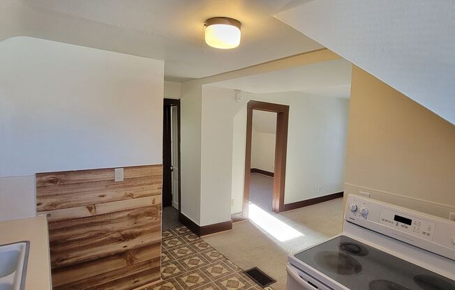 1 bed, 1 bath, $985, Unit 521 1/2 Franklin