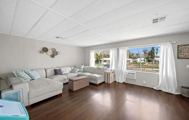 Charming 3-Bed/2-Bath Mobile Home with Fenced Yard In Homeland!