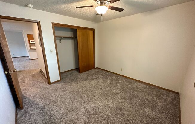 2 beds, 1 bath, 1,000 sqft, $750