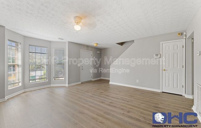 5876 STRATHMOOR MNR CIR