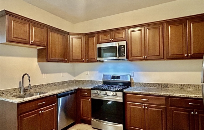 2 beds, 1 bath, $2,400, Unit 1