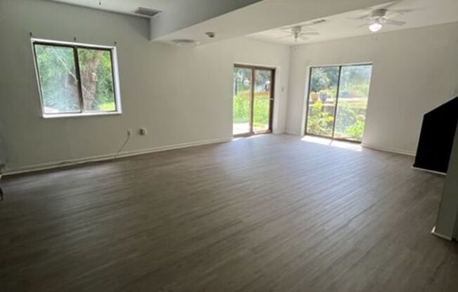 487 WHISPERING HLS DR