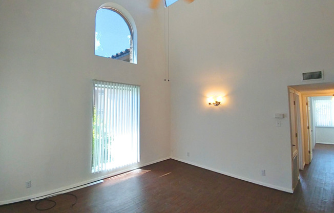 2 beds, 1 bath, 810 sqft, $1,105, Unit 20-C