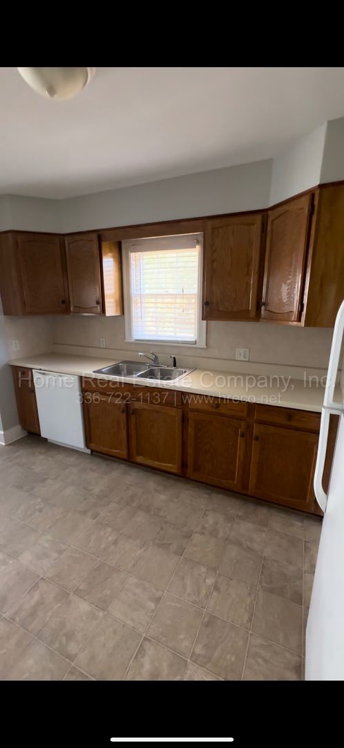 2 beds, 1 bath, $1,195