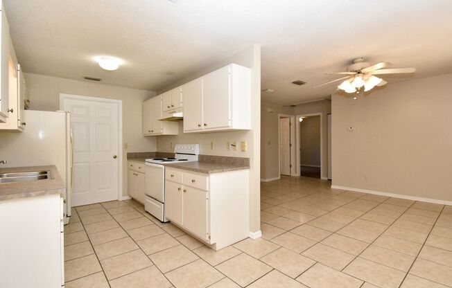 3 beds, 2 baths, $1,700
