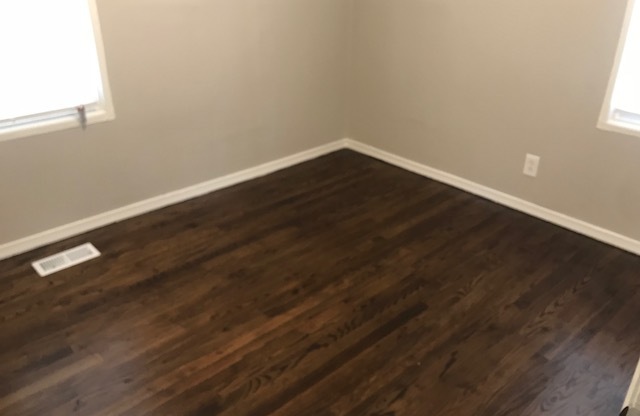 3 beds, 1 bath, $1,295