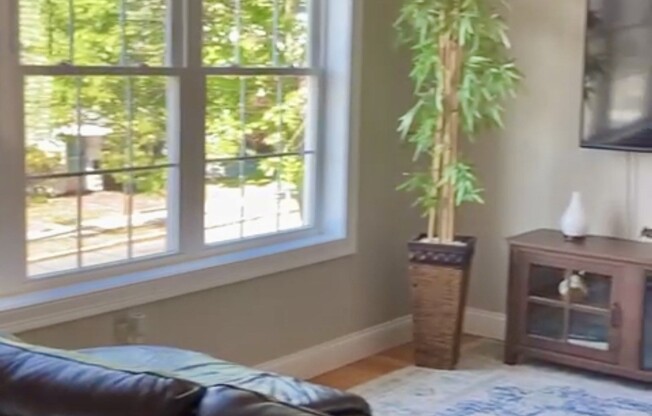 3 beds, 1 bath, 1,250 sqft, $3,000, Unit 2