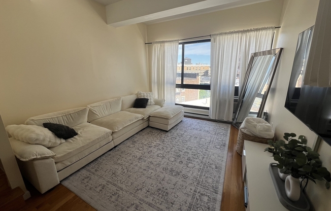 2 beds, 1.5 baths, 645 sqft, $3,775, Unit 617