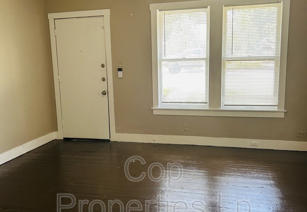 1211 HAMMOND AVE