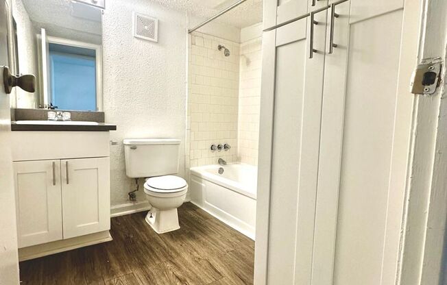 2 beds, 2 baths, 902 sqft, $1,054, Unit 115