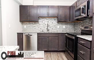2 beds, 1 bath, $995, Unit 4001 Holdrege St. #2