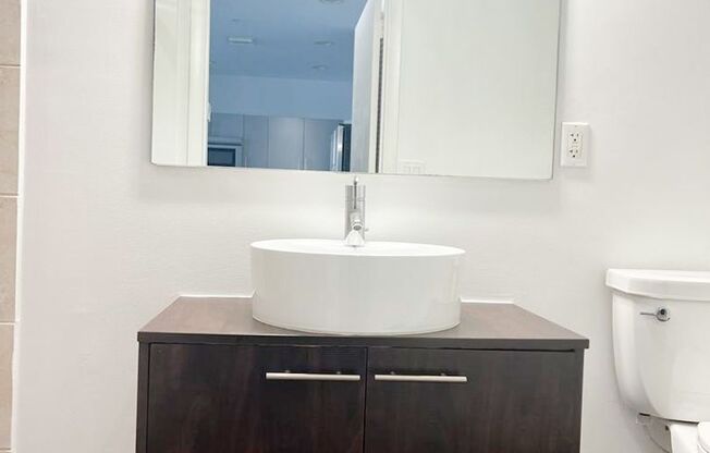Studio, 1 bath, 962 sqft, $3,150, Unit Unit 605