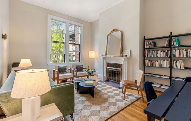 207 COMMONWEALTH AVE