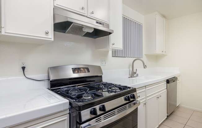 209 Montana Avenue Santa Monica, CA 90403