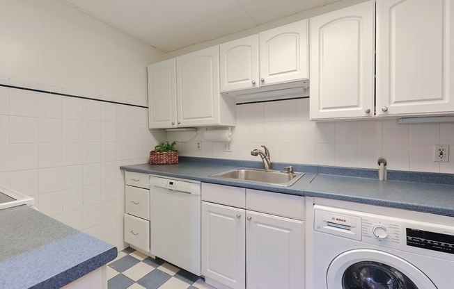 2 beds, 2 baths, 1,030 sqft, $2,900, Unit 43B