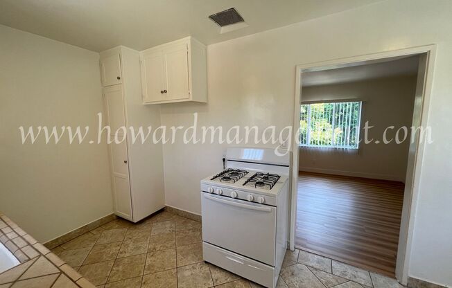 2 beds, 1 bath, 850 sqft, $2,695, Unit 06