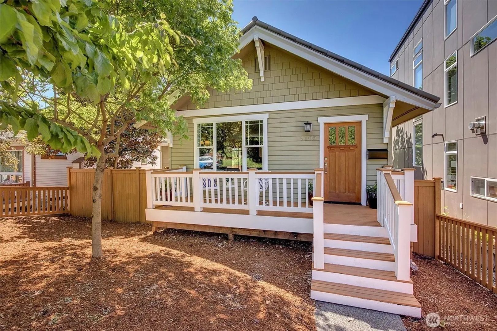 Alaska Junction - 3 bedroom and 2 1/2 bathroom