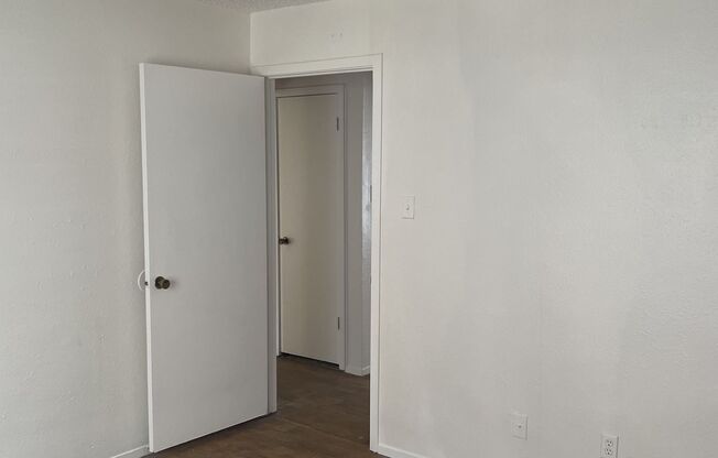 2 beds, 1 bath, 840 sqft, $850, Unit D